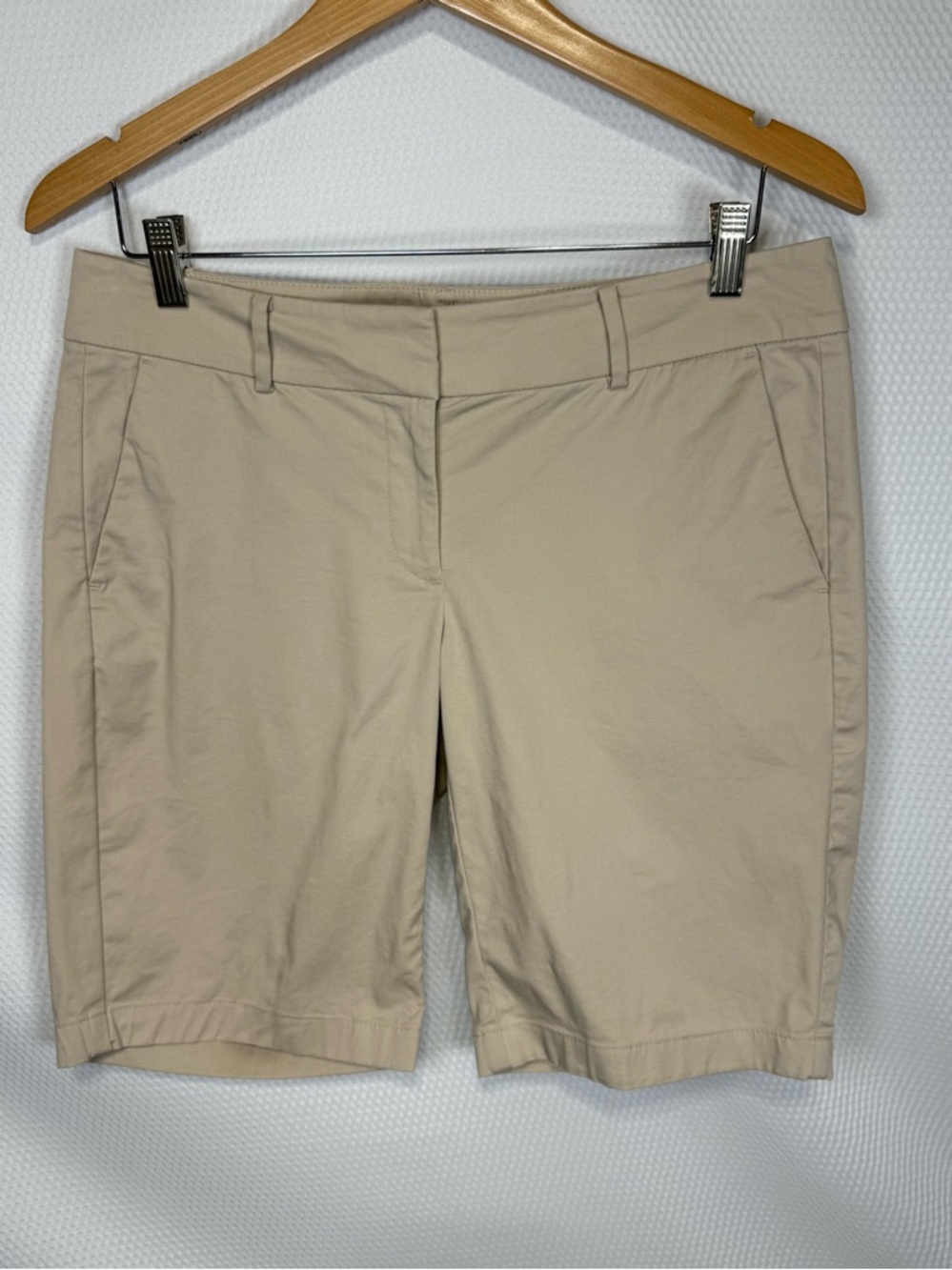 Ann Taylor Boardwalk Shorts Tan Khaki Size 6 Cotton Stretch Classic Chino